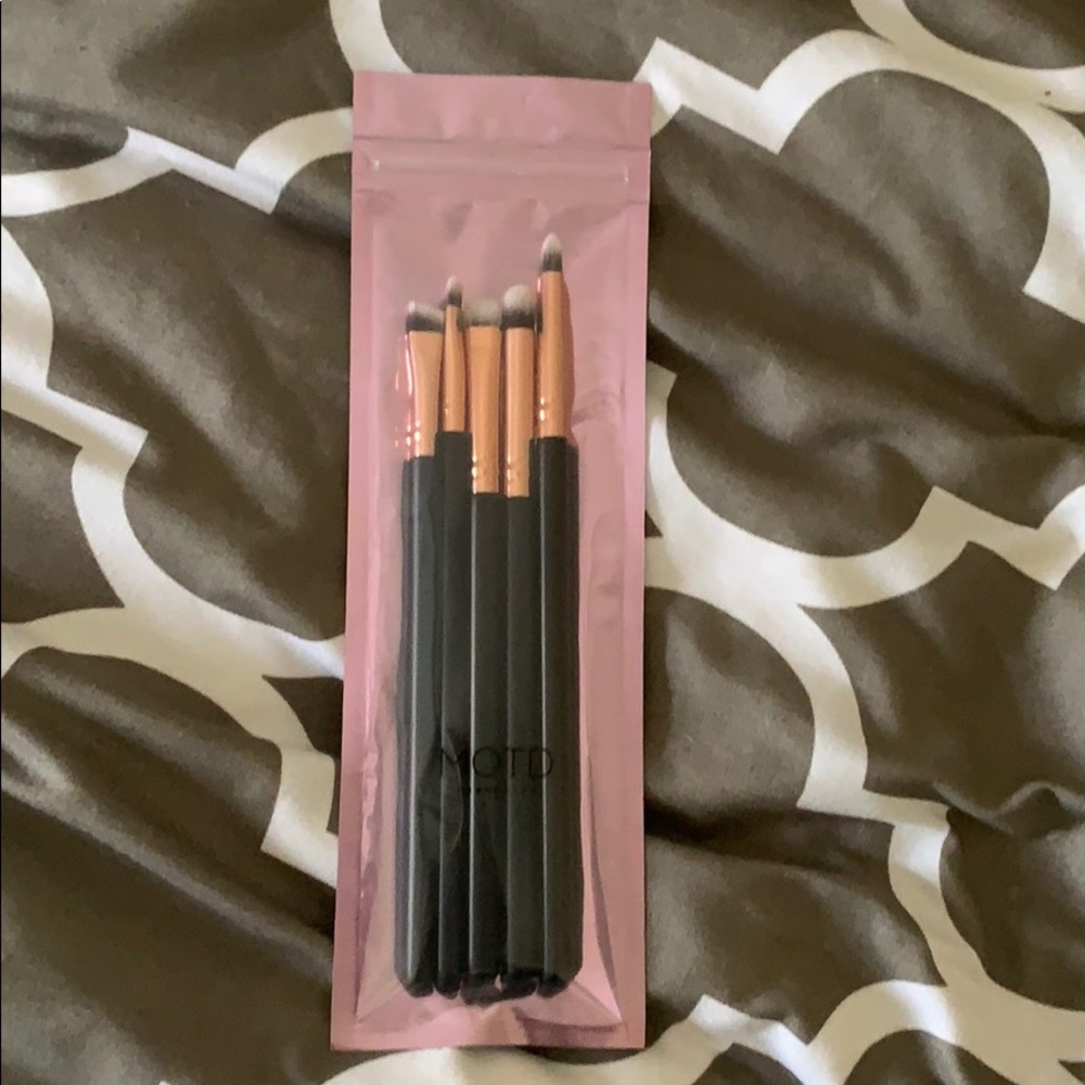 BRUSH SET